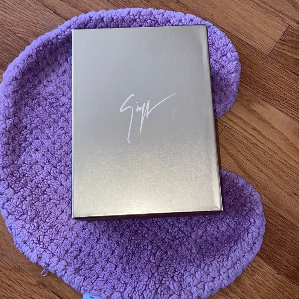 Giuseppe toddler shoe. Size 20.